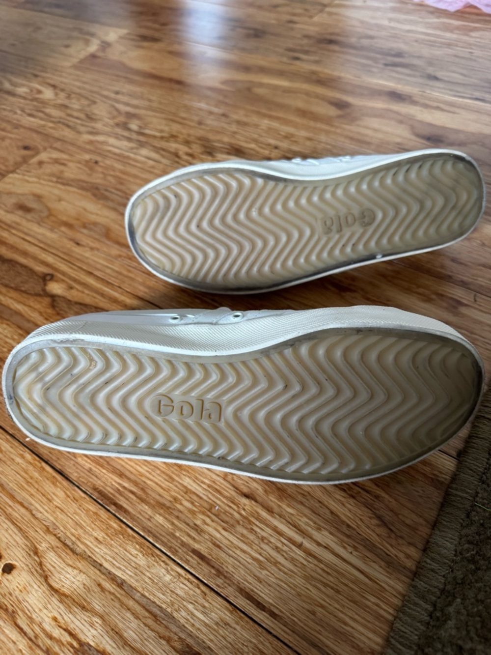Gola Women's Off-White Canvas Low-Top Sneakers with Gold Logo - Picture 5 of 5